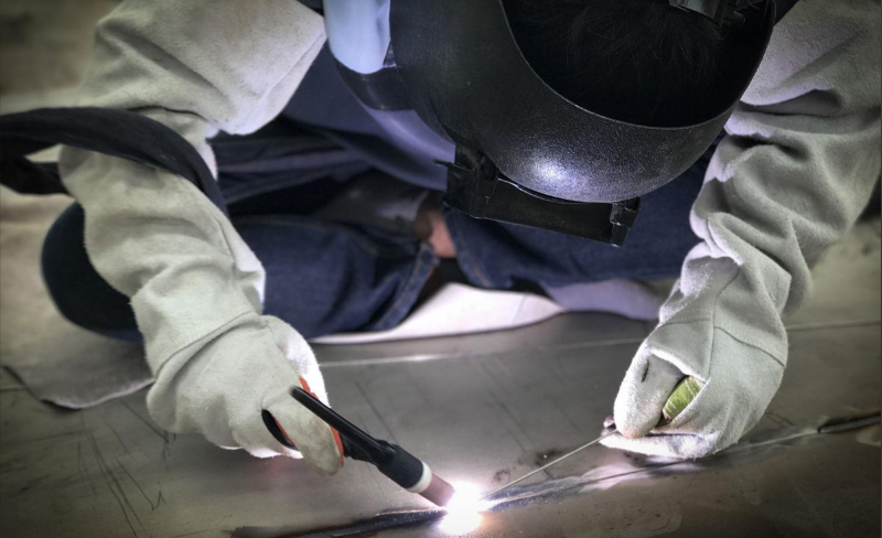 individuals-aretig-welding