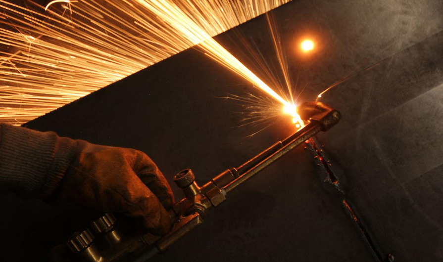 tig-welding-two-metal-plates